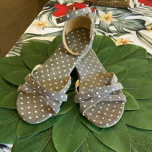⚡️FLASH Sale⏱️ Girls Old Navy Wedged Sandals in Denim/White Polka Dots
